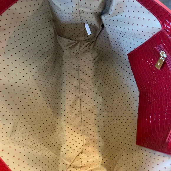 VANESSA WILLIAMS Vibrant Red Croc-Embossed Tote Bag - Picture 14 of 15